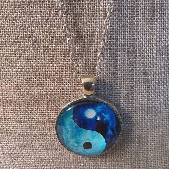 Day & Night Ying Yang Necklace - Picture 1 of 9